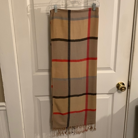 Traditional Oversized 100% Viscose Plaid Scarf - Picture 1 of 6